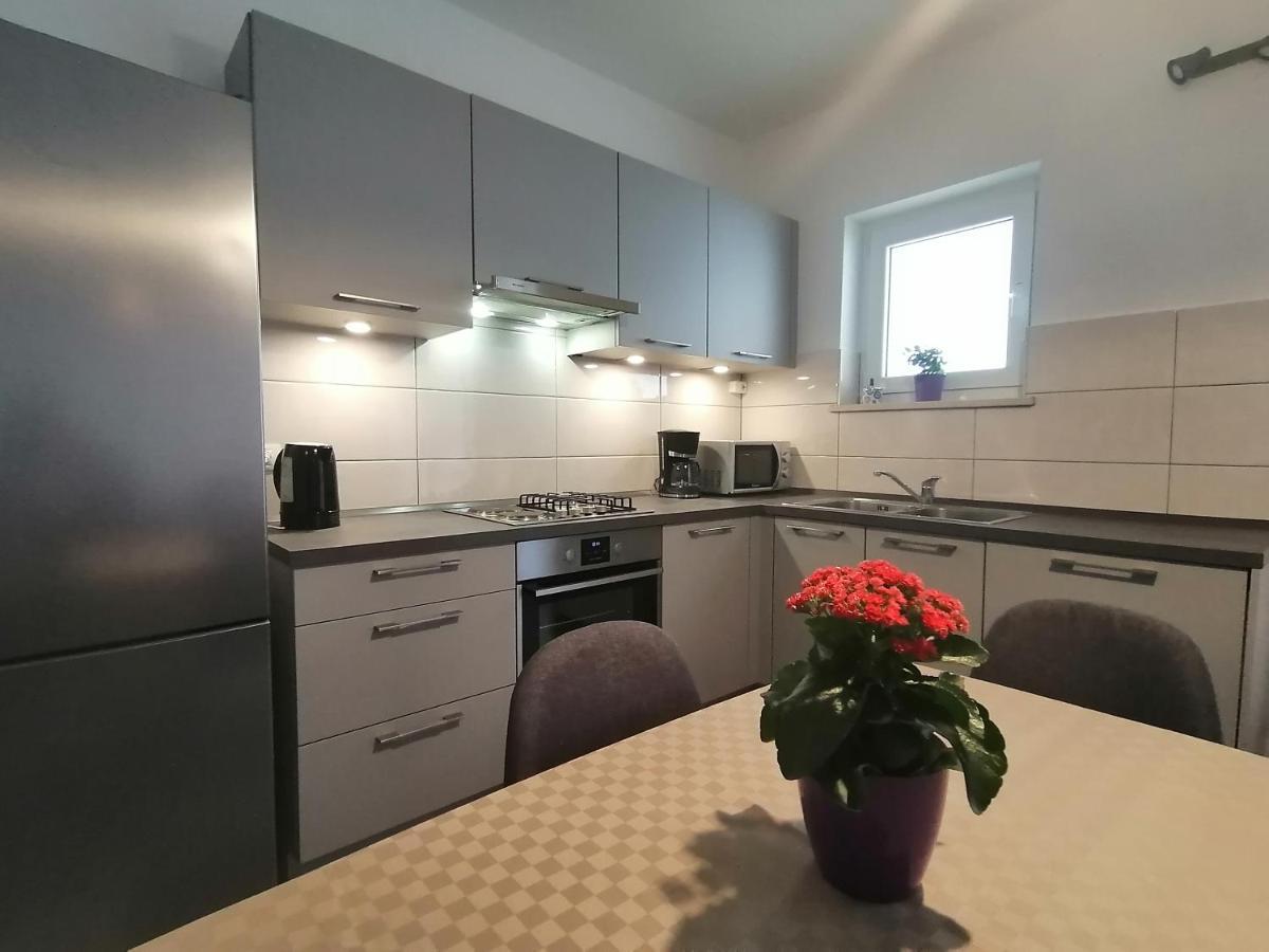 Holiday Apartment Dunja Pula Exterior photo